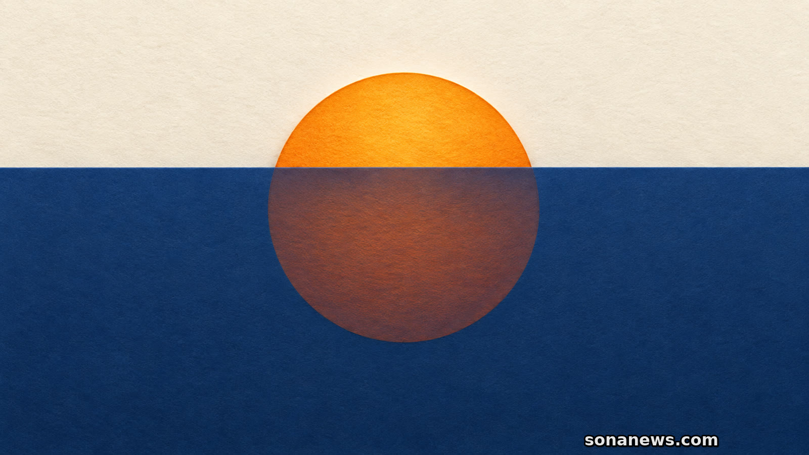 Illustrative orange Sonnenscheibe hinter einer geraden dunkelblauen Horizontkante: Der obere Rand bleibt sichtbar, während der Mittelpunkt bereits unter der Kante liegt.